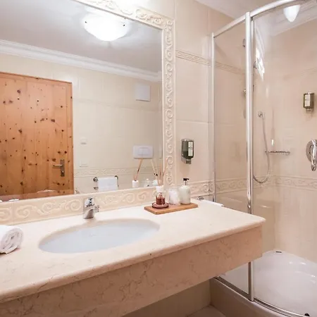 호텔 Alpenhotel Plaza 4*
